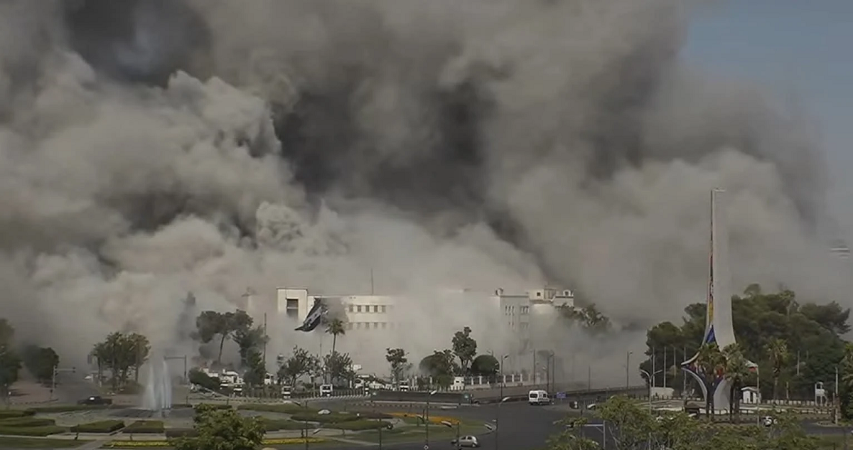 الهجمات بين أمريكا وإيران تهدد بانهيار وقف إطلاق النار بين الجانبين